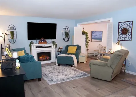 211 Halsey Manor Road Manorville NY 11949