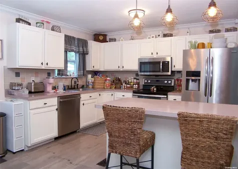 211 Halsey Manor Road Manorville NY 11949