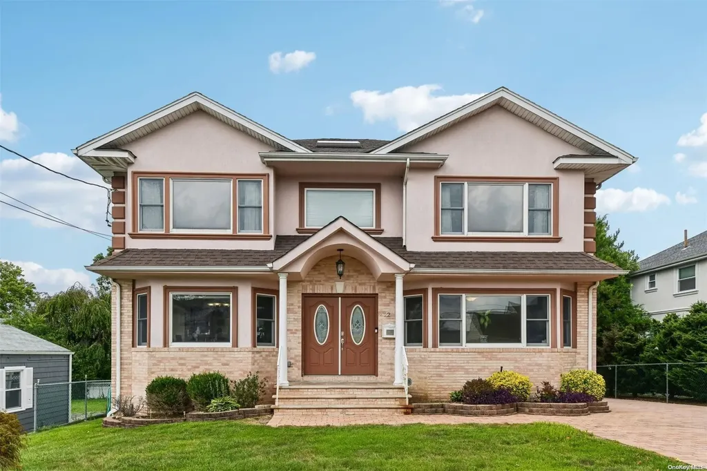 22 Arleigh Drive Albertson NY 11507