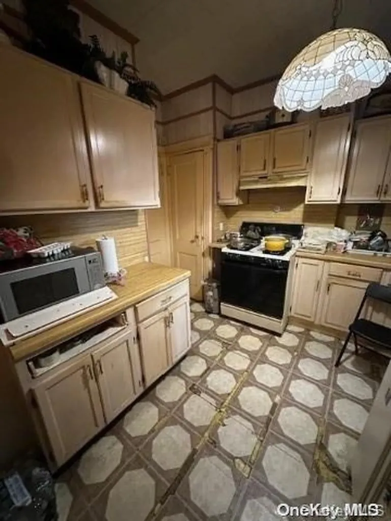 1049 Belmont Avenue Brooklyn NY 11208