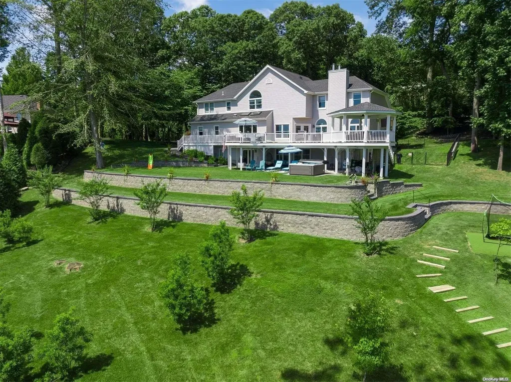 8 Riverview Terrace Smithtown NY 11787