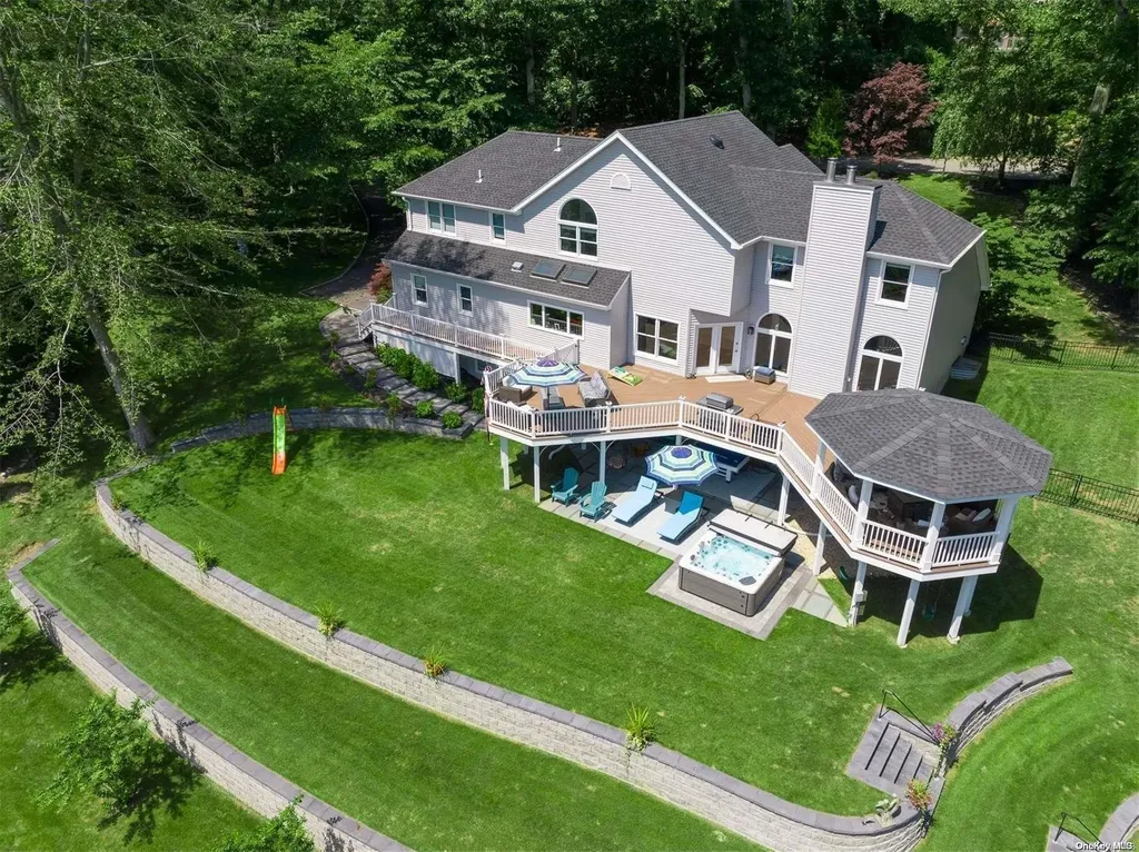 8 Riverview Terrace Smithtown NY 11787