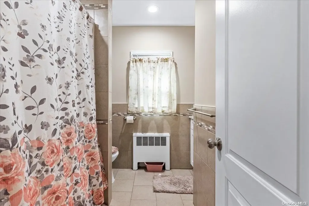 643 Broadway Westbury NY 11590