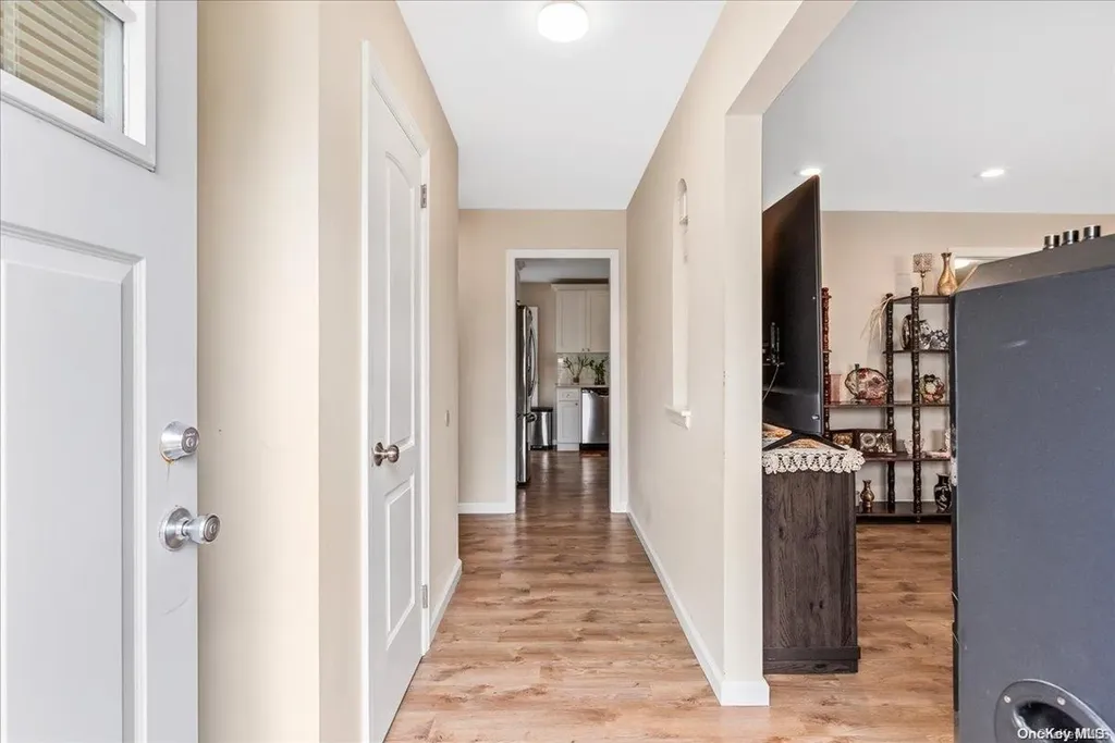 643 Broadway Westbury NY 11590