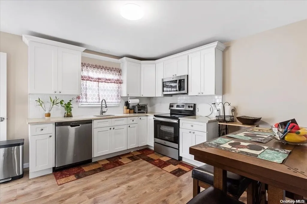 643 Broadway Westbury NY 11590