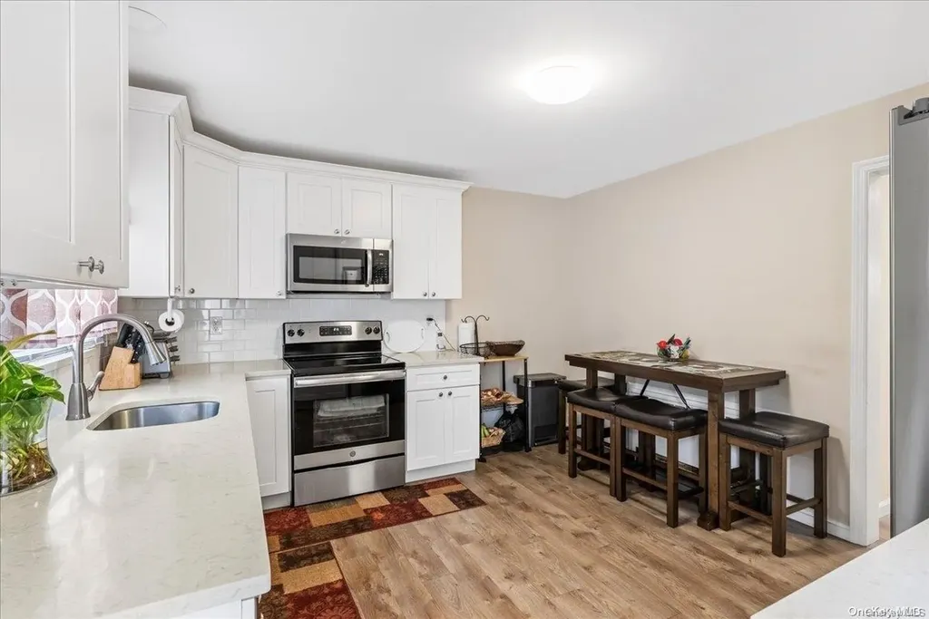 643 Broadway Westbury NY 11590