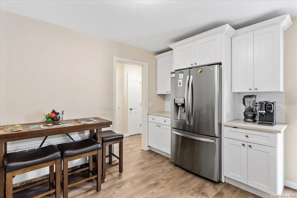 643 Broadway Westbury NY 11590