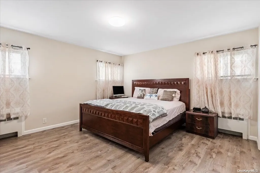 643 Broadway Westbury NY 11590