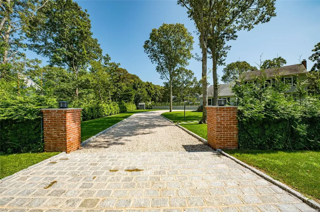 7 Flocee Place Hampton Bays NY 11946
