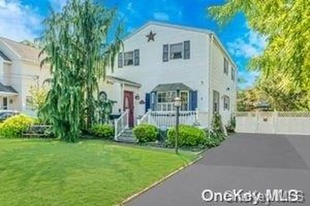 18 Lillian Place Patchogue NY 11772