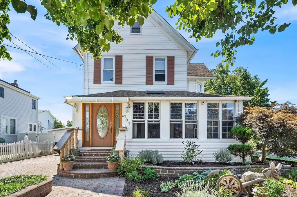 187 Perkins Avenue Oceanside NY 11572