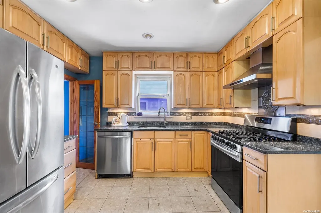 187 Perkins Avenue Oceanside NY 11572