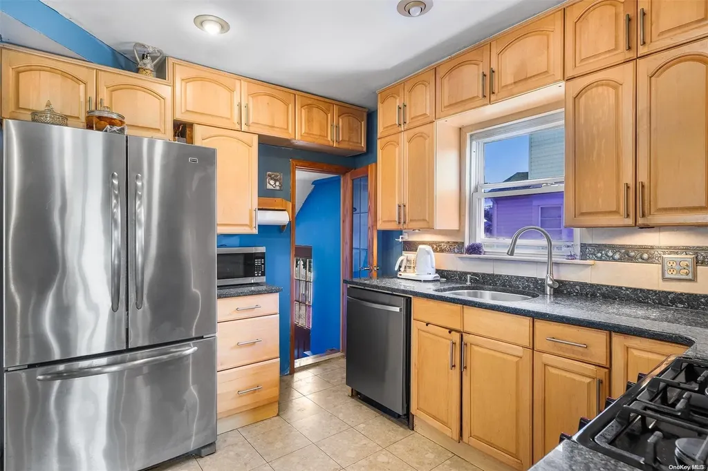 187 Perkins Avenue Oceanside NY 11572