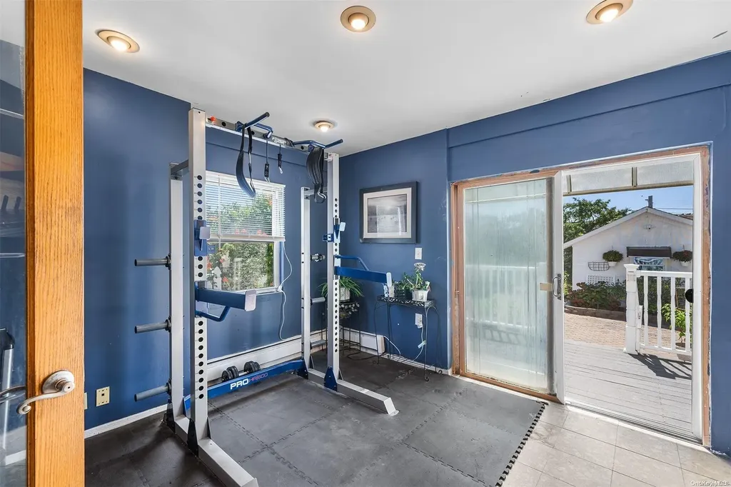 187 Perkins Avenue Oceanside NY 11572