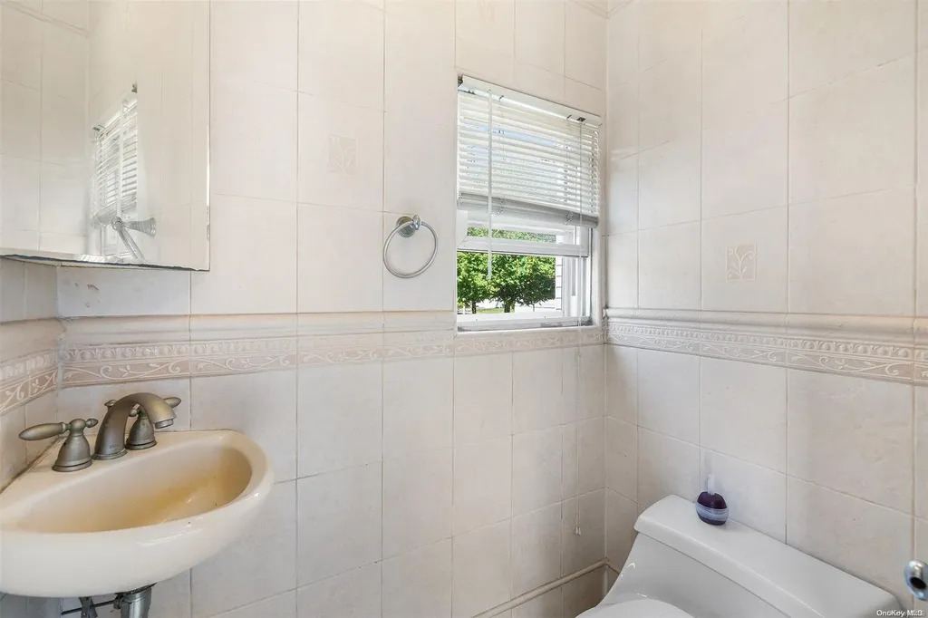 187 Perkins Avenue Oceanside NY 11572