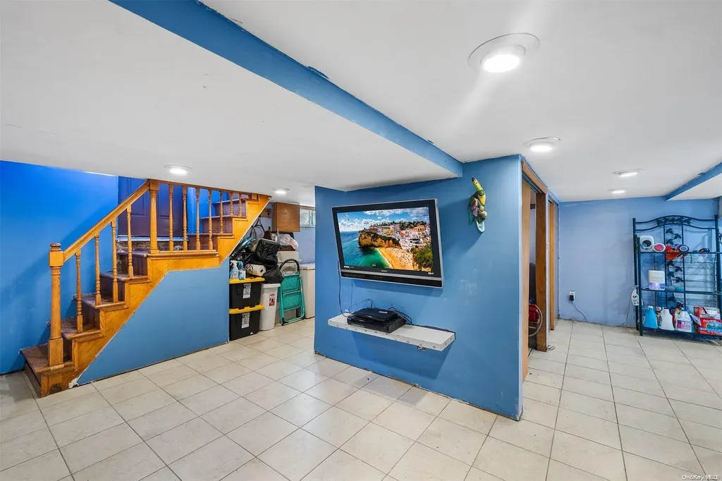 187 Perkins Avenue Oceanside NY 11572