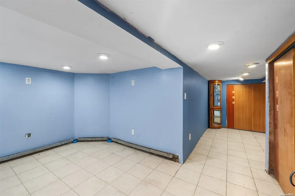 187 Perkins Avenue Oceanside NY 11572
