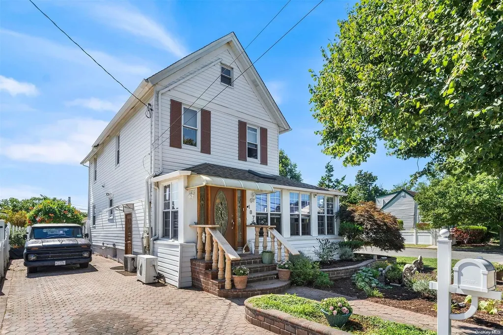 187 Perkins Avenue Oceanside NY 11572