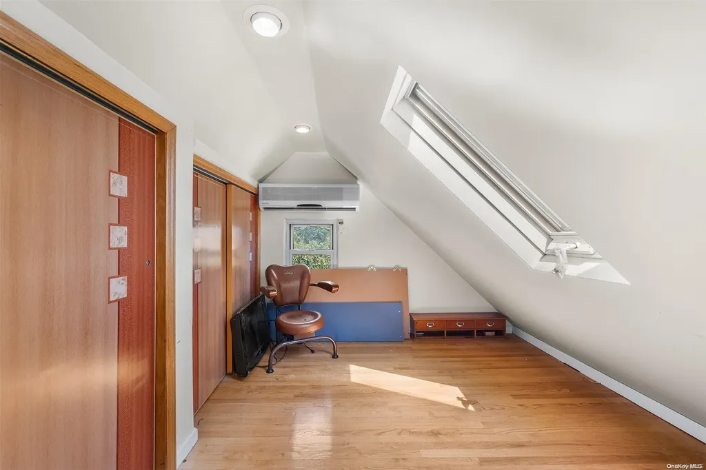 187 Perkins Avenue Oceanside NY 11572