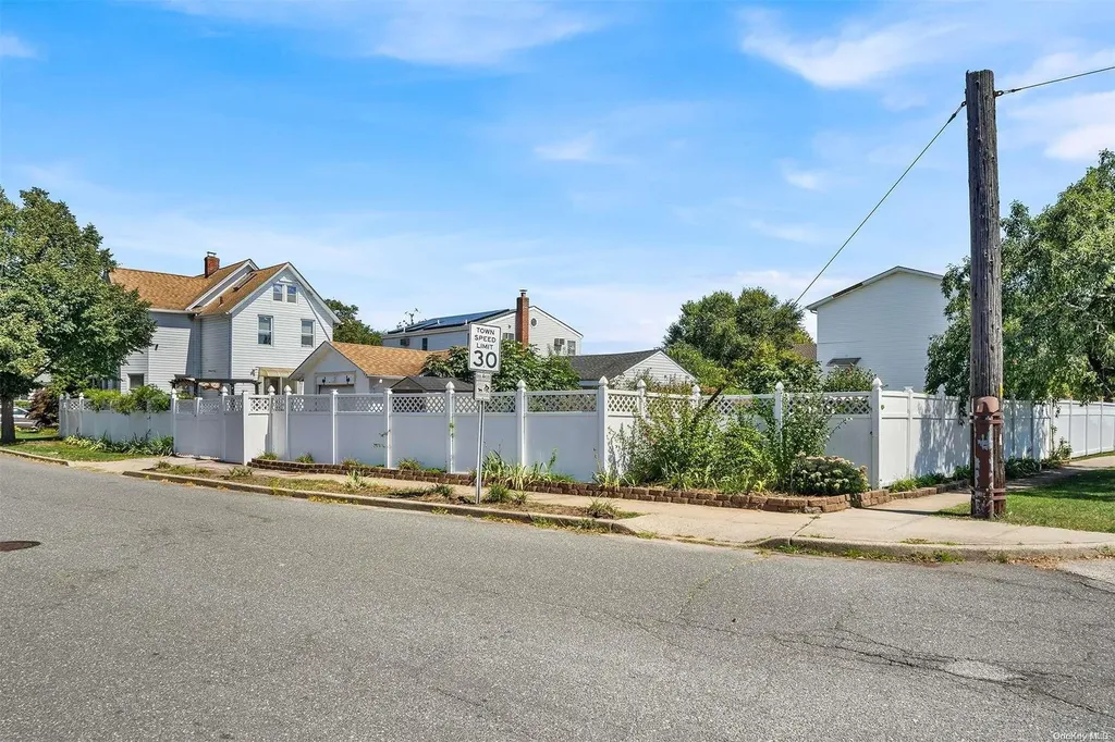 187 Perkins Avenue Oceanside NY 11572