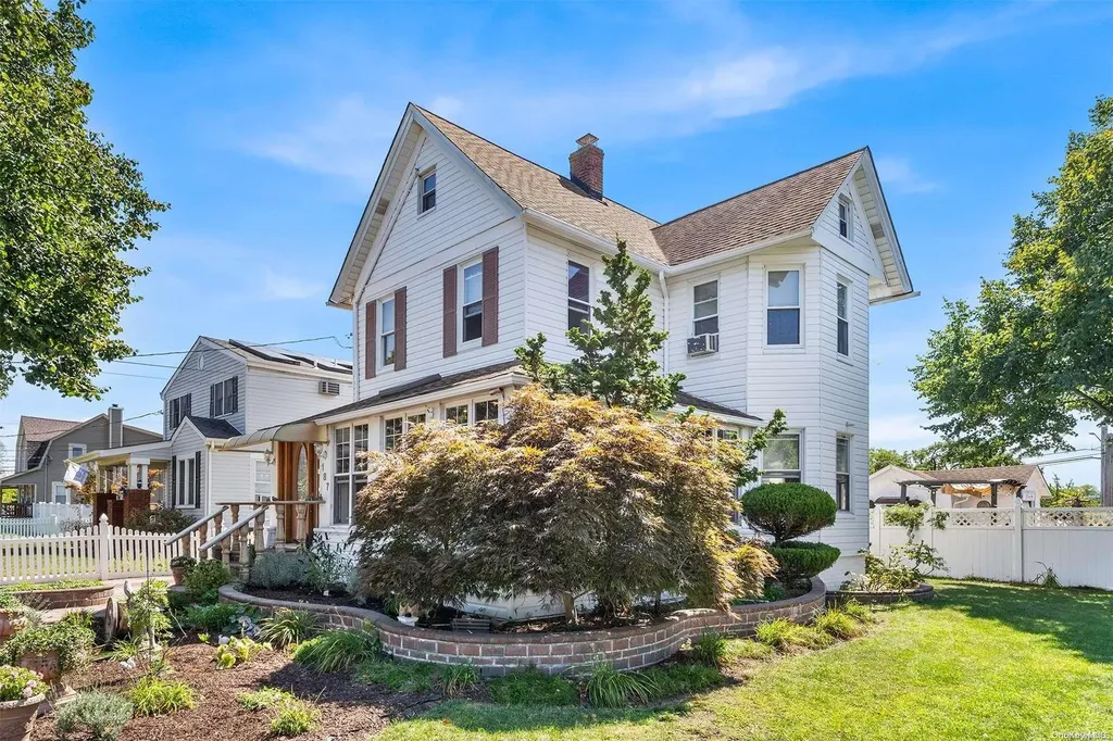 187 Perkins Avenue Oceanside NY 11572