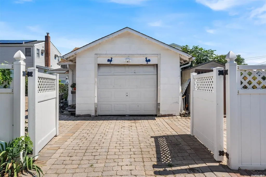 187 Perkins Avenue Oceanside NY 11572