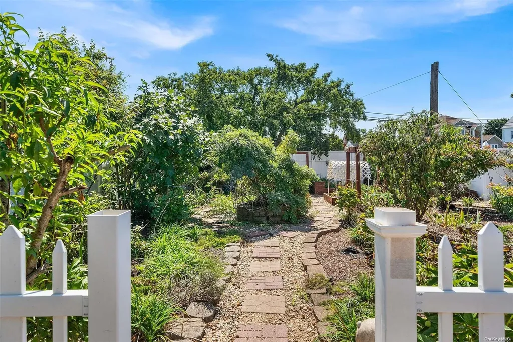 187 Perkins Avenue Oceanside NY 11572