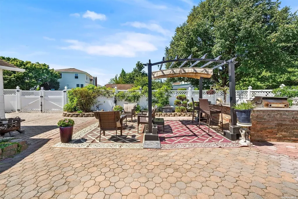 187 Perkins Avenue Oceanside NY 11572