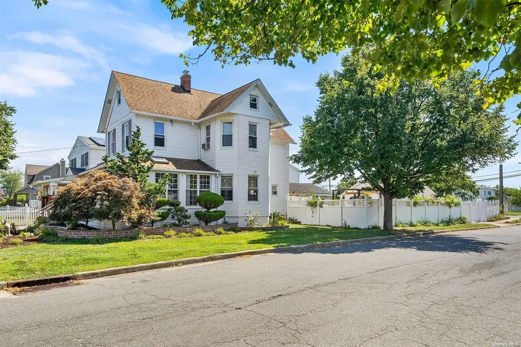 187 Perkins Avenue Oceanside NY 11572