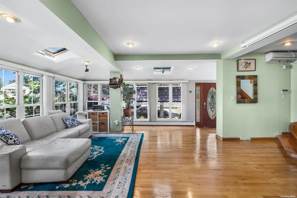 187 Perkins Avenue Oceanside NY 11572