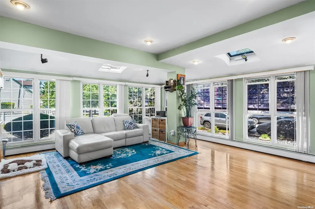 187 Perkins Avenue Oceanside NY 11572