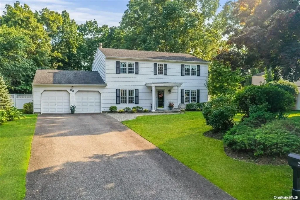 63 Leslie Lane Smithtown NY 11787