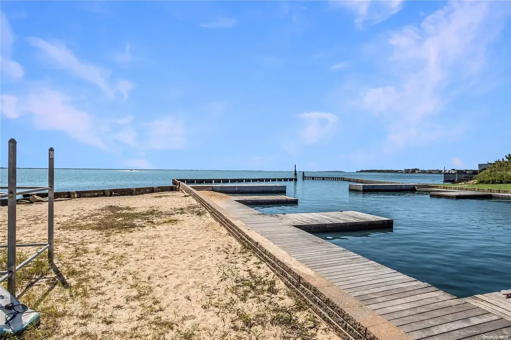 421 Venetian Boulevard Lindenhurst NY 11757