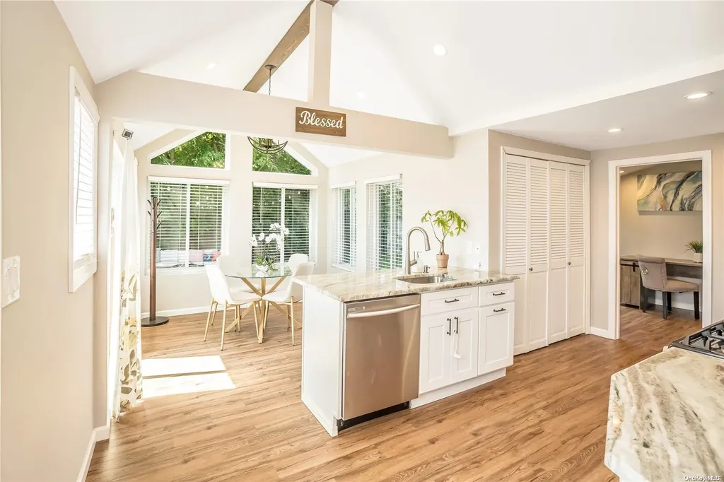 421 Venetian Boulevard Lindenhurst NY 11757