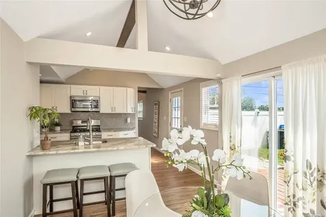 421 Venetian Boulevard Lindenhurst NY 11757