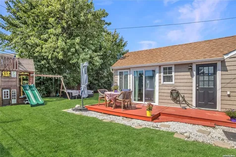 421 Venetian Boulevard Lindenhurst NY 11757