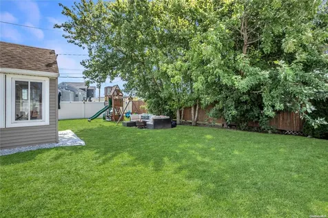 421 Venetian Boulevard Lindenhurst NY 11757