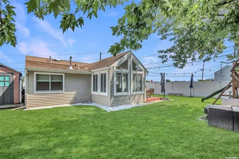 421 Venetian Boulevard Lindenhurst NY 11757