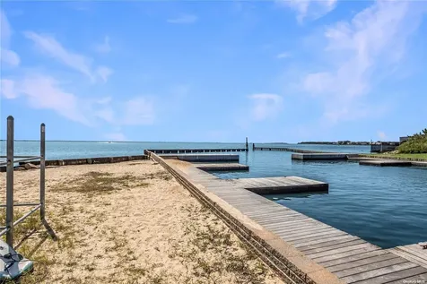 421 Venetian Boulevard Lindenhurst NY 11757