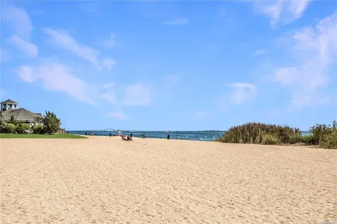 421 Venetian Boulevard Lindenhurst NY 11757