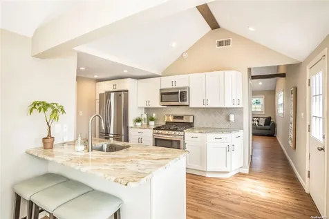 421 Venetian Boulevard Lindenhurst NY 11757