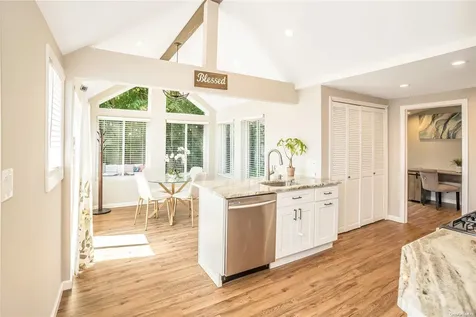 421 Venetian Boulevard Lindenhurst NY 11757