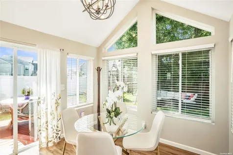 421 Venetian Boulevard Lindenhurst NY 11757