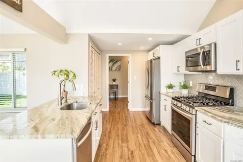 421 Venetian Boulevard Lindenhurst NY 11757