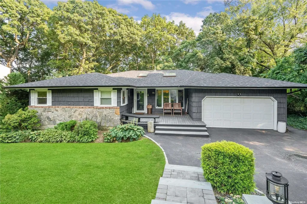 35 Ridge Drive Plainview NY 11803