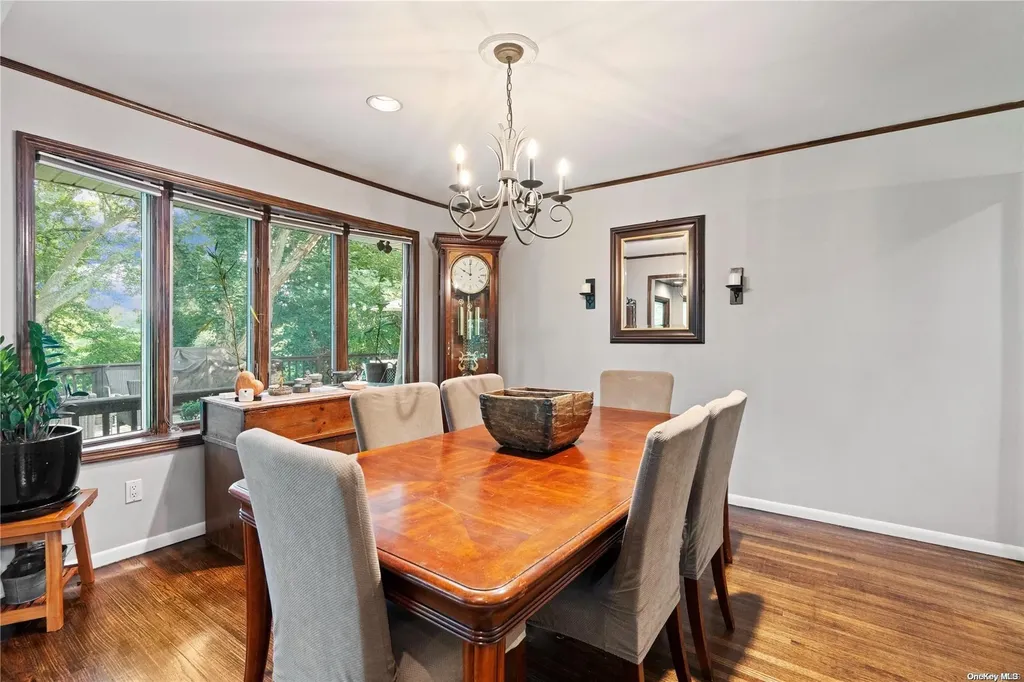 35 Ridge Drive Plainview NY 11803