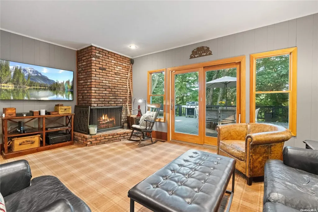 35 Ridge Drive Plainview NY 11803
