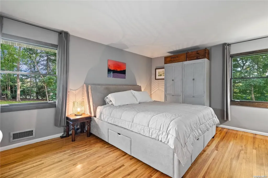 35 Ridge Drive Plainview NY 11803