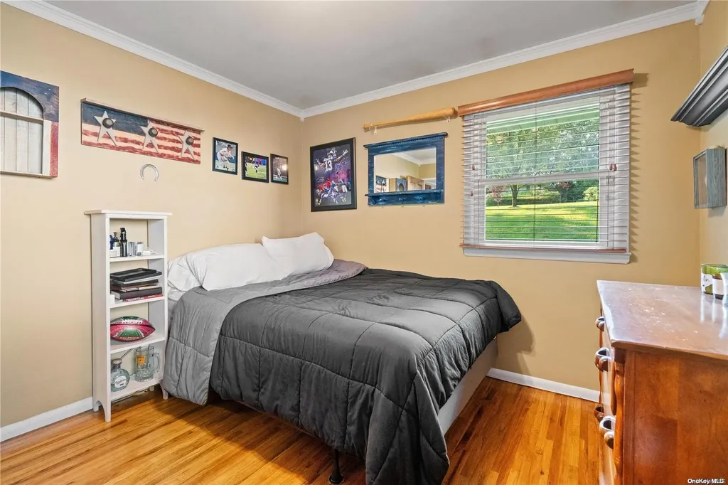 35 Ridge Drive Plainview NY 11803