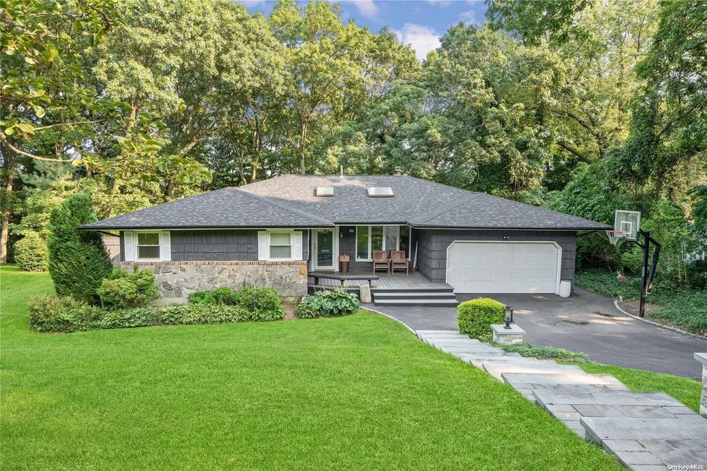 35 Ridge Drive Plainview NY 11803